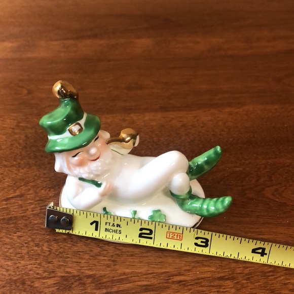 Schmid Bone China 1982 Leprechaun Figurine Pipe Shamrocks Gold Accent - Picture 9 of 9